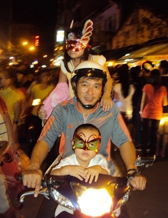 Nhộn nhịp phố đèn lồng đêm Trung thu - 7