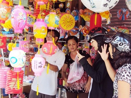 Phố đèn lồng truyền thống: Vẫn cần mẫn “tô sắc” đêm Trung Thu - 4