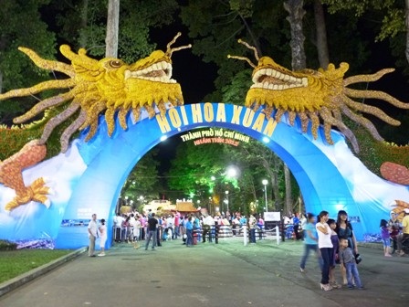 Đêm xuân dạo bước vườn hoa Tao Đàn - 1