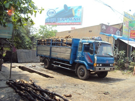 Cháy lớn tại xưởng chứa cự tràm - 2