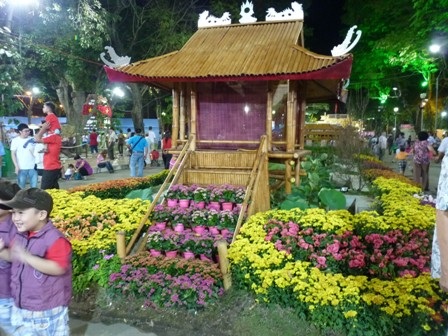 Đêm xuân dạo bước vườn hoa Tao Đàn - 4