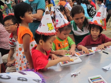 Dân trí đón trung thu cùng Làng thiếu niên Thủ Đức