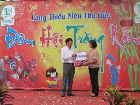 Dân trí đón trung thu cùng Làng thiếu niên Thủ Đức