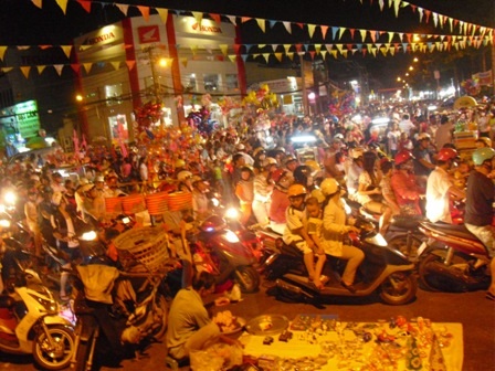 Các tuyến đường khu vực trung tâm thành phố đã chật ních