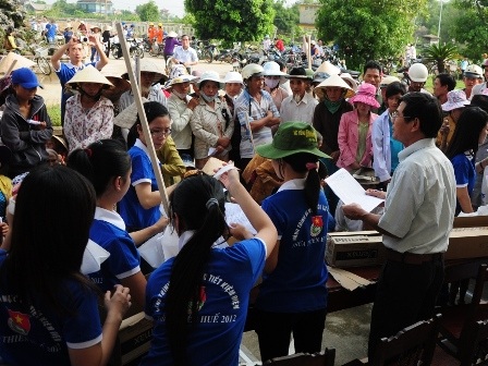 Đông đảo người dân huyện Quảng Điền đã hưởng ứng Hành trình Tiết kiệm điện Philips