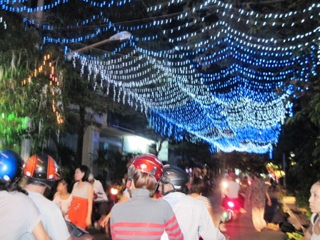 Khu vui chơi tại tầng 5 của trung tâm thương mại Diamond Plaza là điểm thu hút nhiều bạn trẻ