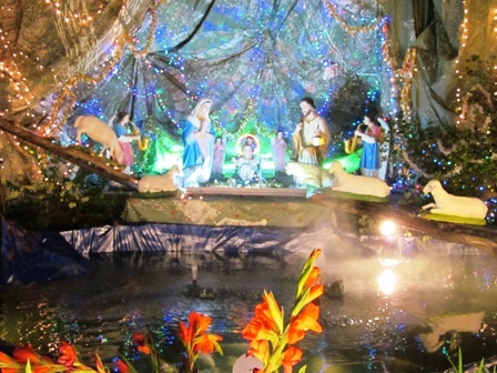 Hang Chúa ở giáo xứ Tân Phú (quận Tân Phú) được xem là đúng chuẩn mực truyền thống