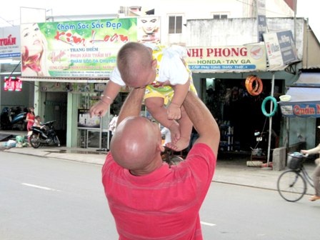 Mừng sinh nhật đầu tiên và cuộc sống mới của bé Nhân Hòa