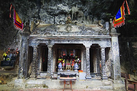 Đến lễ hội đền Trần chiêm ngưỡng “Vịnh Hạ Long trên cạn” - 3 Đến lễ hội đền Trần chiêm ngưỡng “Vịnh Hạ Long trên cạn”