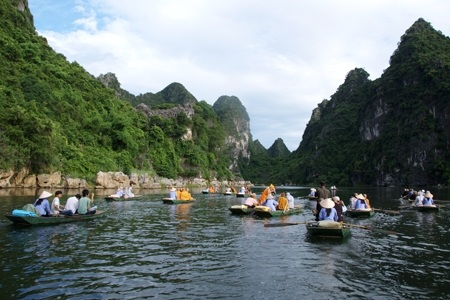 Đến lễ hội đền Trần chiêm ngưỡng “Vịnh Hạ Long trên cạn”