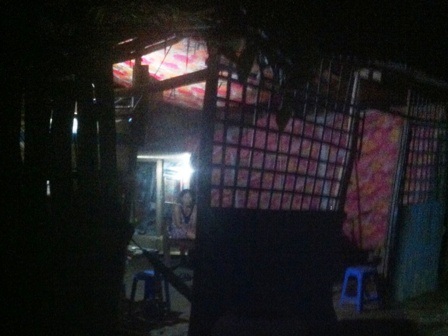 Ngôi nhà xiêu vẹo của anh Ái, chị Thu (ảnh: Thu Ngân)