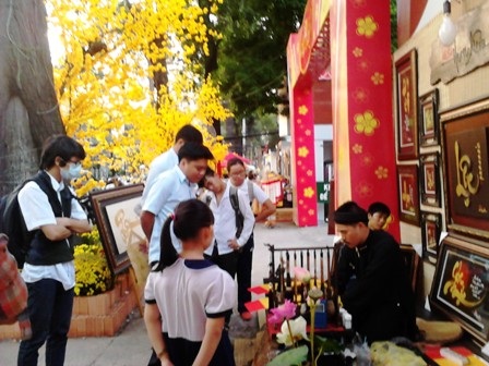 Từ 6-7 giờ sáng và 6-9 giờ tối là thời điểm đông khách tham quan nhất