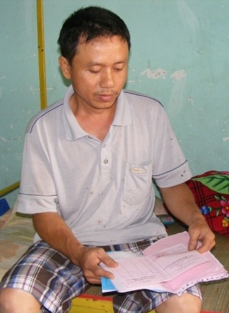 Mặc dù nợ nần chồng chất nhưng vợ chồng anh Hoàng đành phải vay thêm