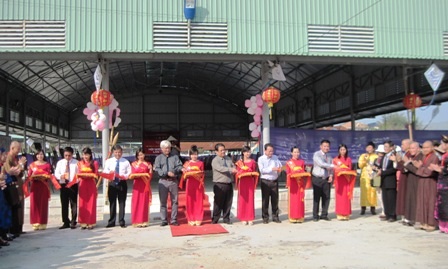 Cắt băng khánh thành Phòng tranh Thư pháp, quy tụ các tác phẩm nghệ thuật của 100 ông đồ.