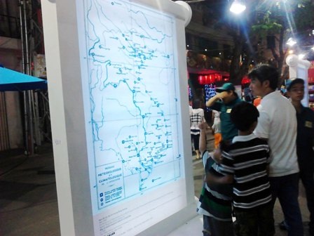 Đường sách 2013 hút khách ngày khai mạc - 9 Đại Nam thống nhất toàn đồ có từ triều Minh Mạng 1834