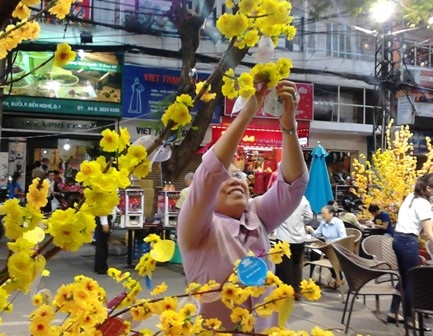 Đường sách 2013 hút khách ngày khai mạc - 10 Đại Nam thống nhất toàn đồ có từ triều Minh Mạng 1834