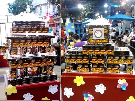 Đường sách 2013 hút khách ngày khai mạc - 4 Tháp Rùa và chợ Bến Thành bằng sách
