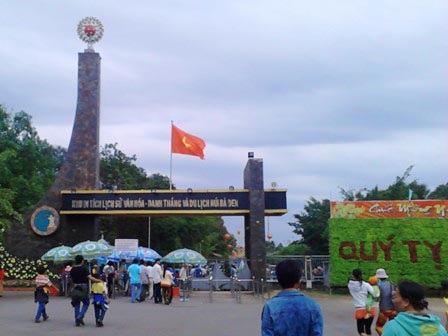 Nườm nượp trẩy hội núi Bà Đen