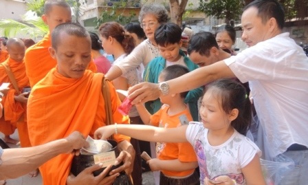 Lễ đặt Bát hội cúng dường là một trong những nghi thức quan trọng của Phật giáo Nam tông