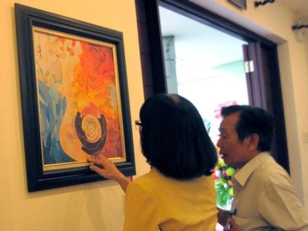 Triển lãm hình ảnh người phụ nữ trong nghệ thuật tranh xé giấy