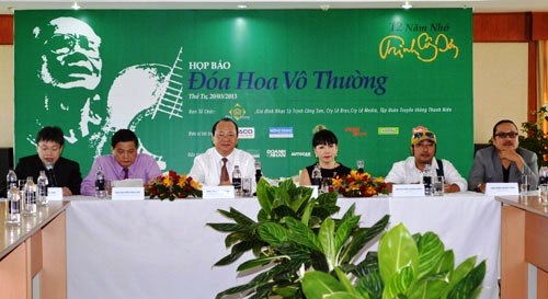 Nhạc Trịnh đi vào tranh chữ - 2 Bức thư pháp lấy cảm hứng từ bài hát “Để gió cuốn đi” của Trịnh Công Sơn (thư pháp Minh Hoàng)