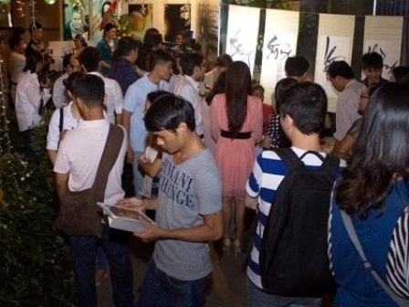 Hát cùng thư pháp những giai điệu Trịnh Công Sơn - 1 Hát cùng thư pháp những giai điệu Trịnh Công Sơn