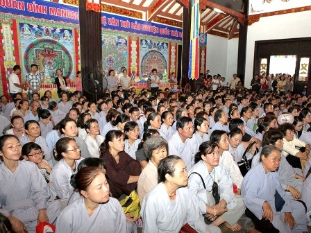 Nhiếp chính vương Gyalwa Dokhampa thăm chùa Vĩnh Nghiêm - 2 Các Phật tử tham dự khóa quán đỉnh Trí tuệ Văn Thù tại chùa Vĩnh Nghiêm