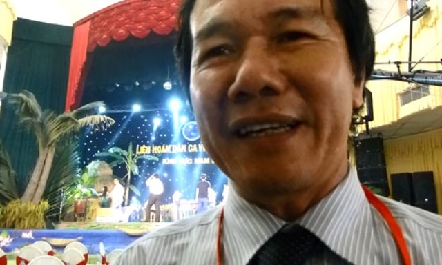 Dân vũ, dân nhạc trình làng cùng dân ca - 1 Dân vũ, dân nhạc trình làng cùng dân ca