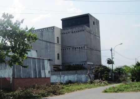 Chưa hết căng thẳng với nhà nuôi yến trong khu dân cư