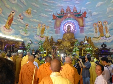 Đúng 9h, lễ tụng kinh cầu nguyện quốc thái dân an bắt đầu