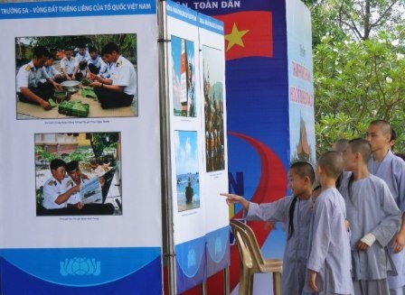  “Trường Sa hôm nay” - tác giả Lê Hùng