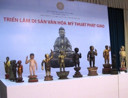 Tôn tượng Phật đản sinh có niên đại từ thế kỷ 18 – thế kỷ 20 tại triển lãm