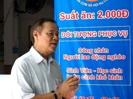 Gian bếp sạch sẽ của quán Nụ Cười 3