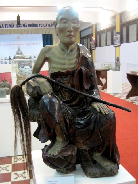 Chiêm ngưỡng tôn tượng Phật đản sinh qua nhiều thế kỷ - 5 Tượng la hán, gỗ sơn mài Việt Nam, thế kỷ 18