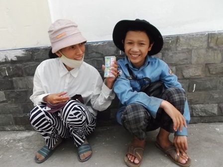 “Tiếng lành đồn xa”, mới đến buổi thứ 3 mà rất nhiều bà con tìm đến quán Nụ Cười 3