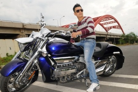 Công motor vạm vỡ bên “mãnh thú” Honda Valkyrie Rune - 2 Công motor vạm vỡ bên “mãnh thú” Honda Valkyrie Rune