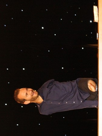 Nick Vujicic xuất hiện trong tràng vỗ tay nhiệt liệt