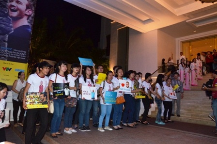 Người dân TPHCM hồ hởi đón chào Nick Vujicic