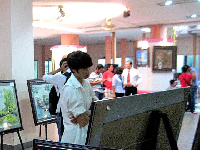 150 tác phẩm phẩm được trưng bày tại tiền sảnh của Nhà văn hóa Thanh Niên từ nay đến 6/6