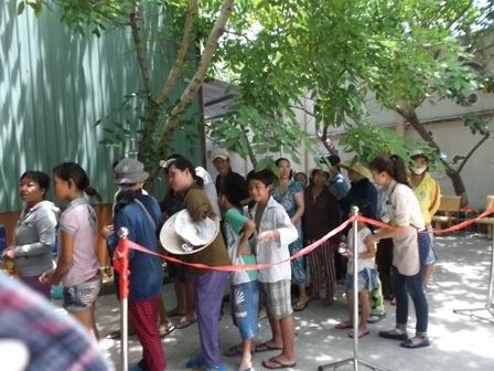 “Tiếng lành đồn xa”, mới đến buổi thứ 3 mà rất nhiều bà con tìm đến quán Nụ Cười 3