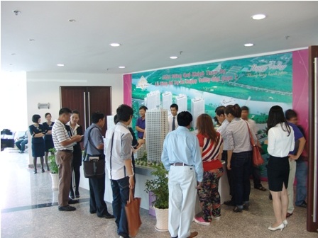Bất động sản Phú Mỹ Hưng chiếm ưu thế trên thị trường khu Nam quý 1 và 2 - 2 Đông đảo khách đến tham gia buổi công bố ngày 25/5