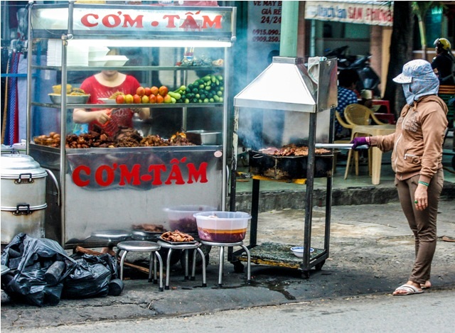 Phố nướng thiêu phổi người dân