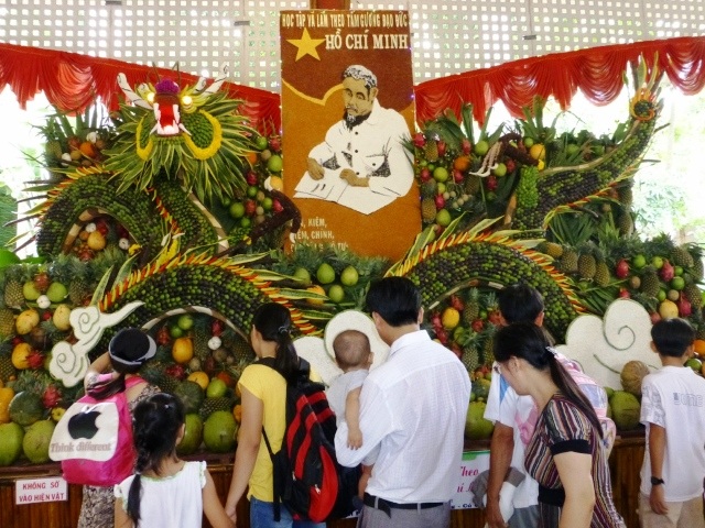 Những trái bí đao trong bộ sưu tập các loại củ quả khổng lồ được trang trí vui mắt