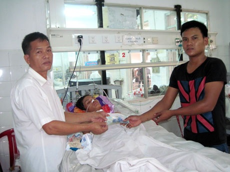 Em Tôn Thanh Tâm trích 13 triệu đồng giúp đỡ 2 hoàn cảnh khó khăn