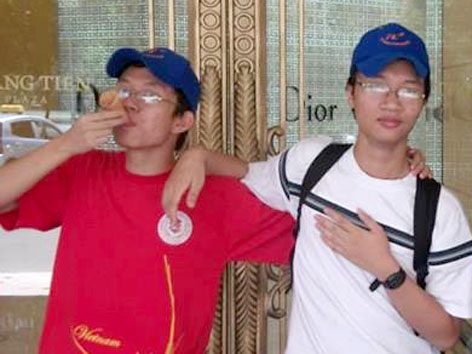 Chủ nhân HCV Olympic Toán quốc tế: “Môn Toán rất lãng mạn” - 1 Phút nghịch ngợm của hai cậu bé vàng Tuấn Huy (