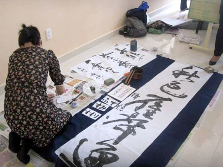 Giao lưu văn hóa Việt Nam – Nhật Bản tại thành phố Bà Rịa - 4 Biểu diễn thư pháp Nhật Bản