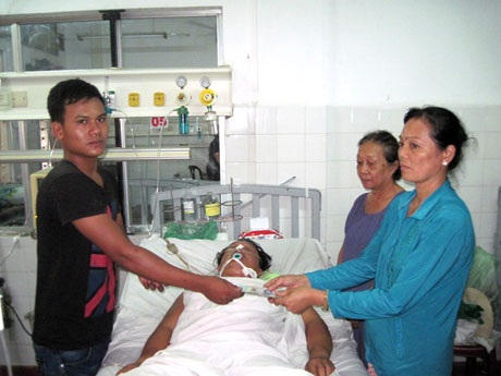 Em Tôn Thanh Tâm trích 13 triệu đồng giúp đỡ 2 hoàn cảnh khó khăn