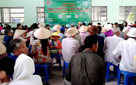 Nhân giỗ lần 3 bé Nhân Ái: Hội cha mẹ Nhân Ái khám bệnh cho trẻ em và người nghèo - 3 Hội trường đông nghẹt trước giờ khám bệnh