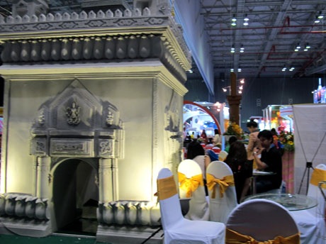 Điệu múa rộn ràng của Malaysia bên tòa tháp đôi Petronas