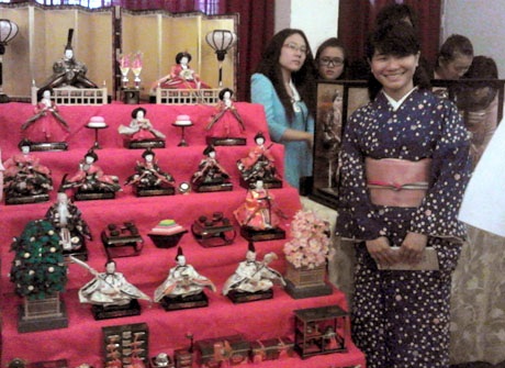 Lá trà Suối Giàng 300 tuổi tham gia giao lưu văn hóa Việt - Nhật - 4 Lá trà Suối Giàng xanh thẫm, phiến dày và to bản